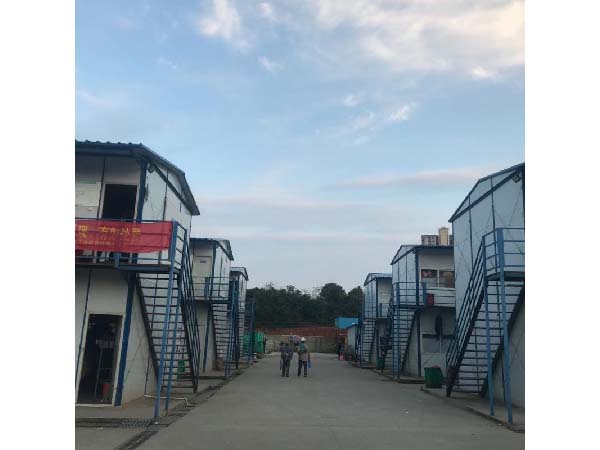 活動(dòng)房